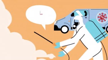 Biyolojik koruma giysisi, dezenfektan spreyi ve minibüsü olan bir işçi.