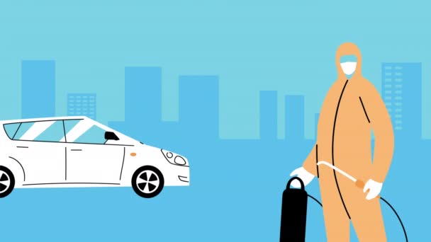 車の中で生物安全スーツと消毒スプレーサービスを持つ労働者 — ストック動画