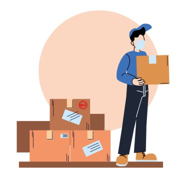 Maskeli erkek kurye paket taşıyor.