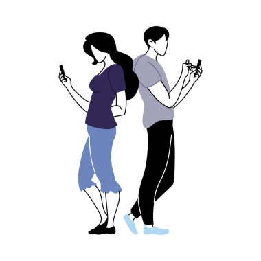 Genç çift cep telefonunu kontrol ediyor.
