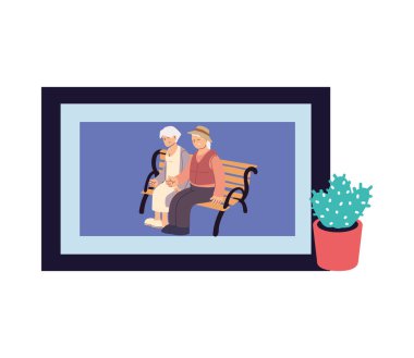 Evde gülümseyen dedelerin portresi.