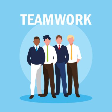 Şık iş adamlarıyla takım çalışması.