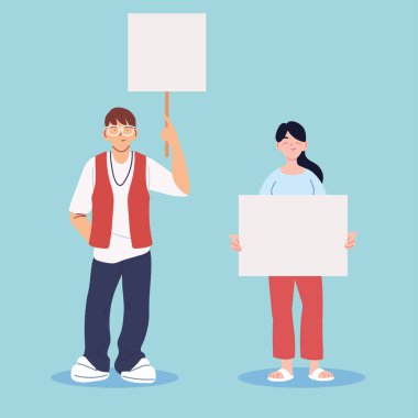 Pankartı ve pankartı olan insanlar protesto ediyor, insanlar protestolara yumruk ve tabela kaldırıyor.