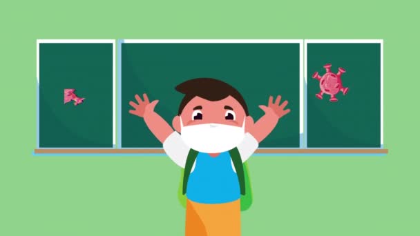 Mały uczeń chłopiec w masce medycznej w klasie — Wideo stockowe