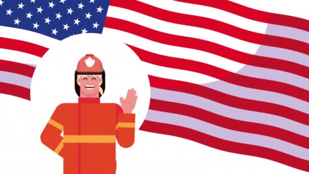 Trabajador bombero con uniforme en bandera de EE.UU. — Vídeo de stock