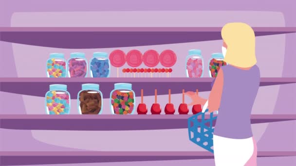 Vrouw kopen met winkelmandje in snoepwinkel — Stockvideo