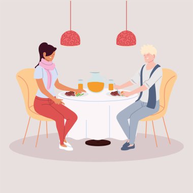Restoranda yemek yiyen bir çift, romantik bir akşam yemeği.