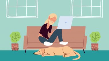 Tele-iş 'teki genç adam köpek evcil hayvanıyla dizüstü bilgisayarı kullanıyor.