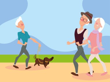 Yaşlı çift yürüyor ve yaşlı adam parkta bir köpekle yürüyor.
