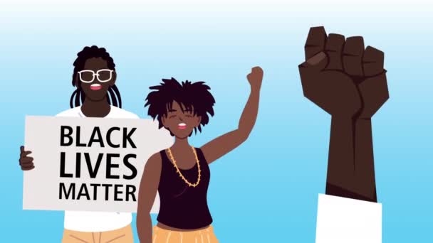 Afro par med svarta liv materia bokstäver i banner och hand knytnäve — Stockvideo