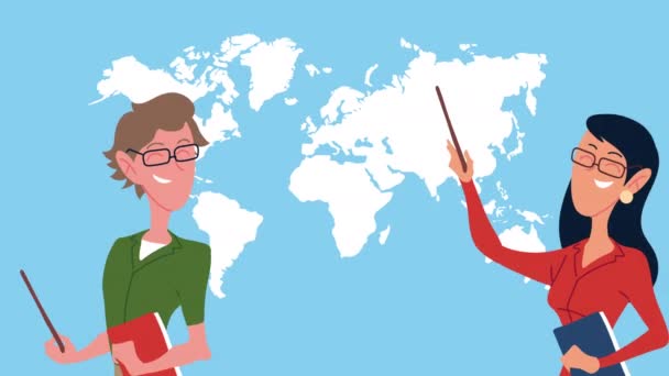 Δάσκαλοι ζευγάρι διδασκαλία με γήινους χάρτες χαρακτήρες — Αρχείο Βίντεο