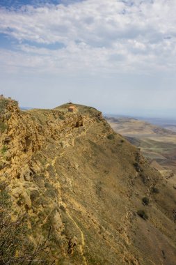 Gün muhteşem sahne, dağ yamacı, vadi. Bozkır manzara, üstten görünüm. Gürcistan. Kafkasya