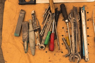 Metal insanlar araçları. Rustik demir el sanatları. Vintage