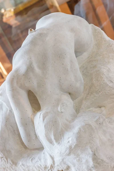 PARÍS, FRANCIA - ENERO 2017: Escultura erótica del escultor francés Auguste Rodin — Foto de Stock