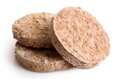 Beyaz üzerine izole edilmiş üç donmuş hamburger köftesi..
