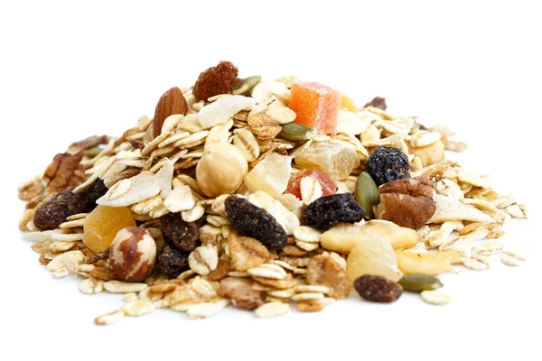 Pico de muesli de frutas e nozes premium isolado em branco . — Fotografia de Stock