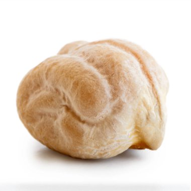 Tek bir kuru nohutun ayrıntıları beyaza izole edildi..