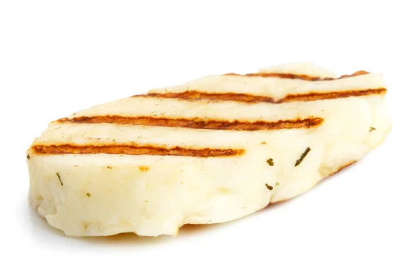 Enkel grillad skiva halloumi ost isolerad på vitt i per — Stockfoto
