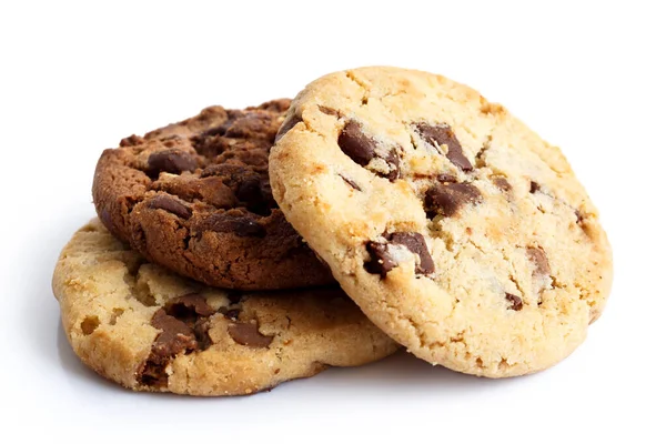 Helle und dunkle Schokolade Chip Cookies isoliert auf weiß. — Stockfoto