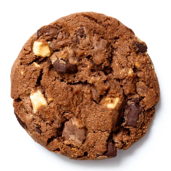 Mörk choklad chip cookie isolerad på vitt uppifrån. — Stockfoto