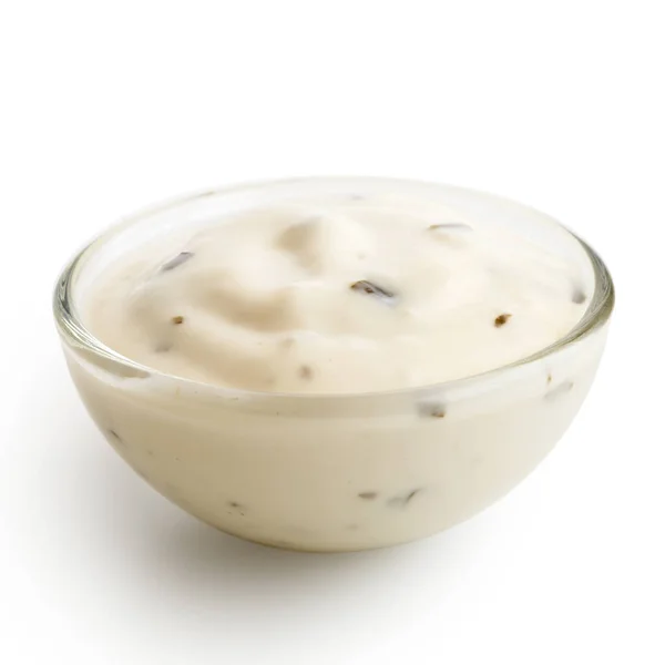 Pequeño tazón de condimento de vidrio de ajo blanco y salsa de hierbas. Isol — Foto de Stock