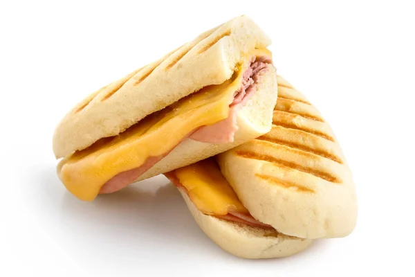 Snijd kaas en ham geroosterd panini smelten. geïsoleerd op wit. — Stockfoto