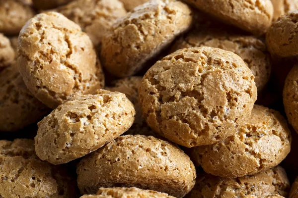 Macro detail of many  Italian amaretti biscuits with selective f — Stock Photo, Image