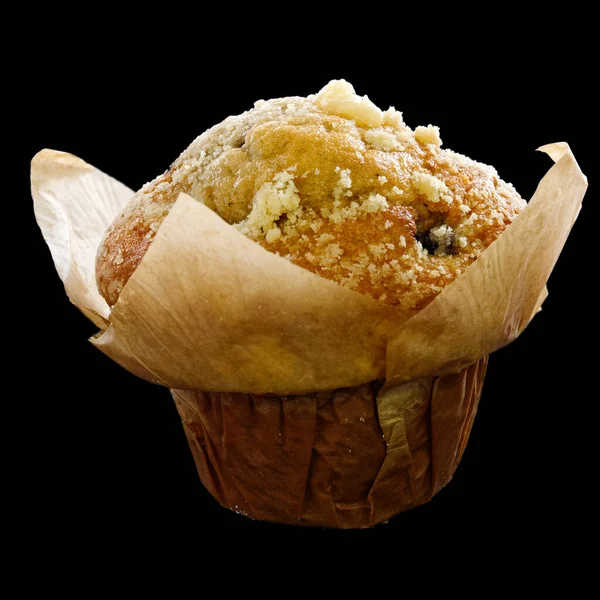 Celý pečený borůvkový muffin v papírovém kelímku izolovaném na bla — Stock fotografie