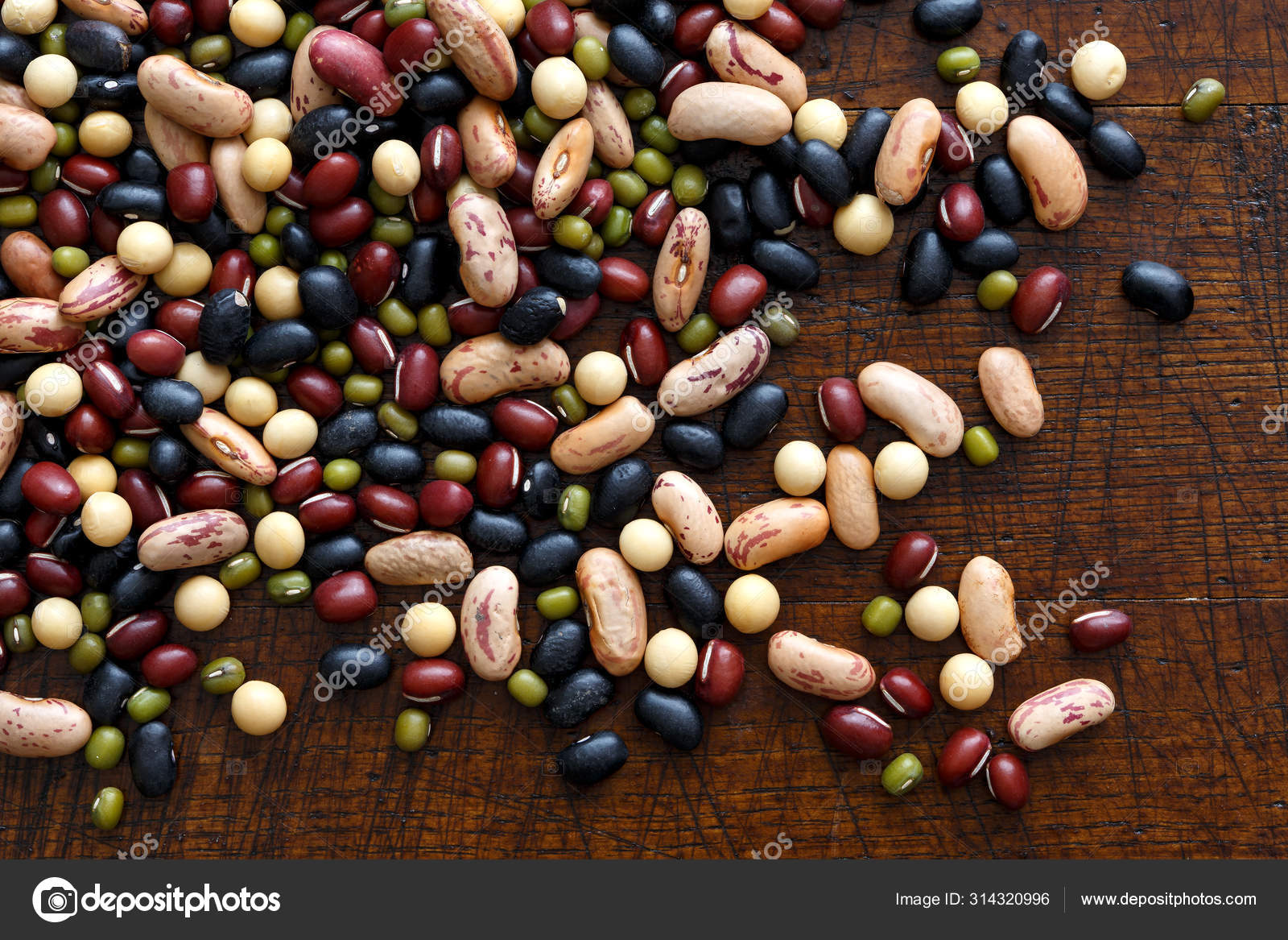 Mixed dry beans on dark wood from above. — Stock Photo © movingmoment