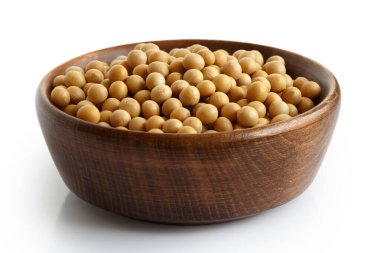 Koyu ahşap kasede kuru soya fasulyesi.. 