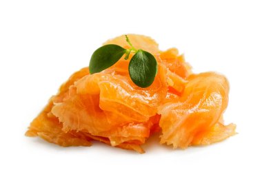 Tıraşlı somon yığını ve beyaz üzerine garnitür..