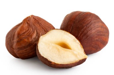 Beyaz tenli iki buçuk fındık. Yakın çekim..