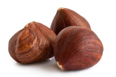 Beyaz tenli üç fındık. Yakın çekim..