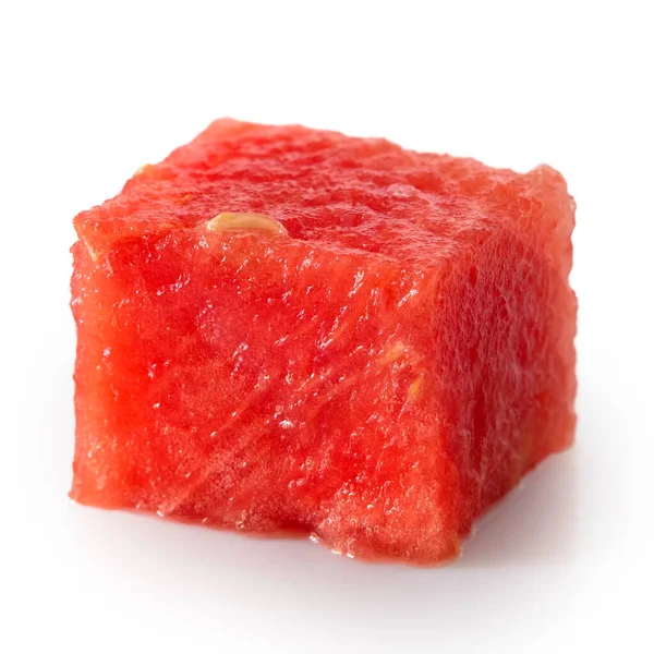 Würfel aus kernloser Wassermelone isoliert auf weiß. — Stockfoto