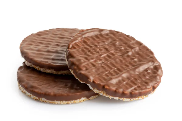 Montón de tres pasteles de arroz de chocolate aislados en blanco . — Foto de Stock