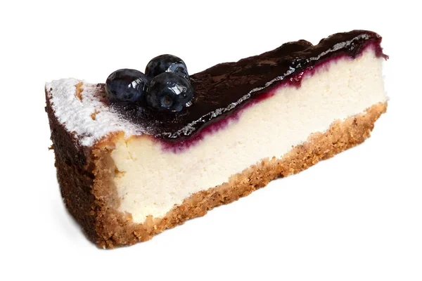 Single slice of blueberry cheesecake with fresh blueberries isol — Stock Photo, Image