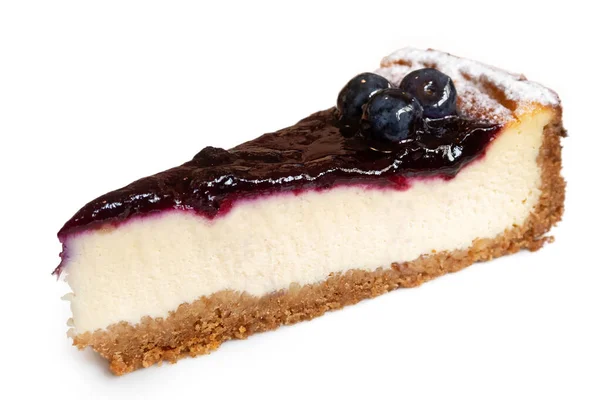 Single slice of blueberry cheesecake with fresh blueberries isol — Stock Photo, Image