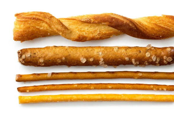 Selección de grissini, pretzels y palitos de queso en blanco de —  Fotos de Stock