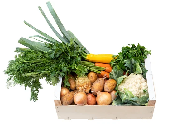 Caja de madera de verduras frescas de los agricultores mercado en el dolor blanco — Foto de Stock