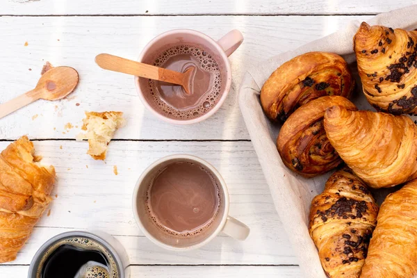 Continental breakfast with hot chocolate, black coffee and baske — Stock Photo, Image