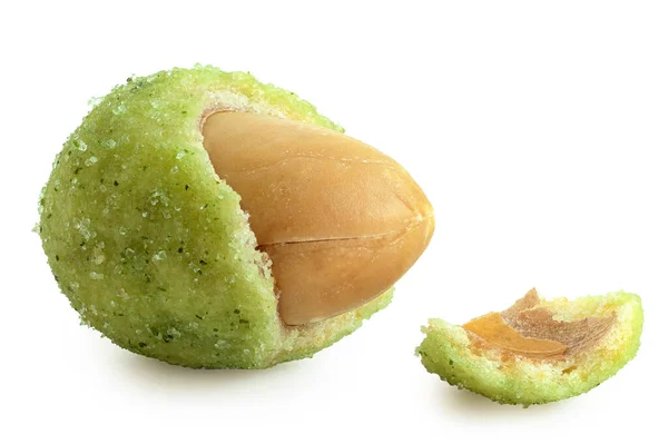 Arachide Enduite Wasabi Avec Croûte Cassée Isolée Sur Blanc — Photo