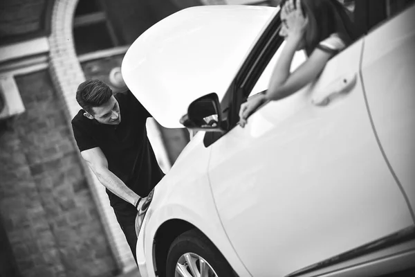 Young Stressed Man Having Trouble His Broken Car Looking Frustration — Stock Photo, Image