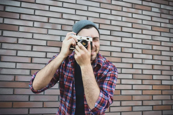 Sagen Wir Käse Hipster Modefotograf Mann Mit Retro Kamera — Stockfoto