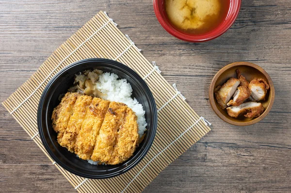 Tonkatsu Curry Rice Japansk Friterad Fläskkotlett Med Curryris Serveras Med — Stockfoto