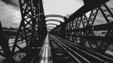 Victor Kuala Kangsar, Perak, Malezya bulunan köprünün demiryolu parça