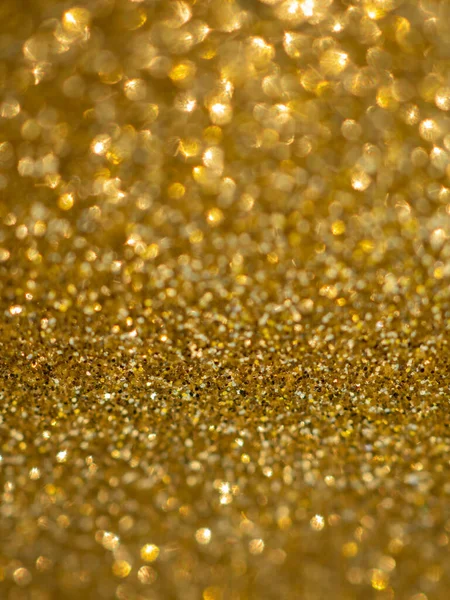 Et glitrende guldpapir. Golden glitter lys bokeh abstrakt tekstur. Mønsterdesign. Sparkle tapet til jul. Brilliance flimrende paillet baggrund. Festtid. - Stock-foto