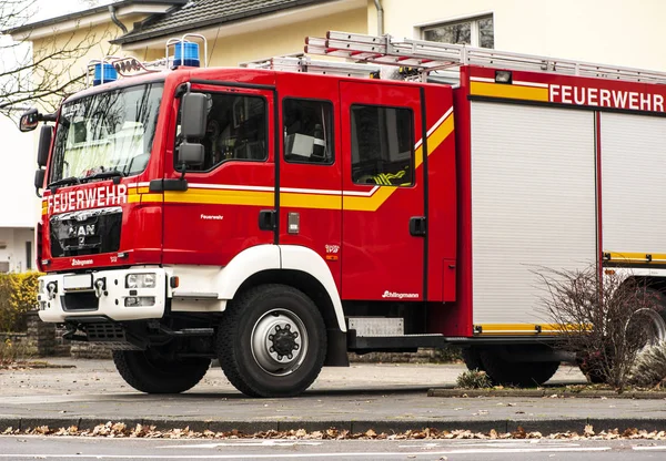 Piros Tűzoltóautó Tűz Teherautó Állt Egy Utcában Város — Stock Fotó