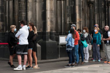 COLOGNE, Almanya 20 Haziran 2020: Coronavirüs kısıtlamaları. Köln Katedrali 'ni ziyaret ediyorum.