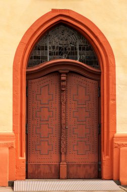 Linz 'deki St. Martin Kilisesi' nin ortaçağ kapıları Ren, Almanya.