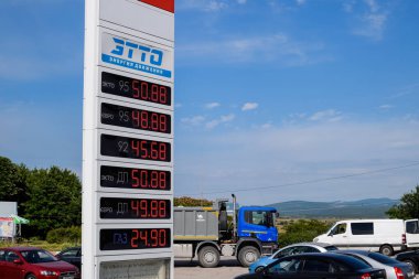 Balaklava, Kırım Cumhuriyeti - 9 Haziran 2019: Yol kenarında bir benzin istasyonu.